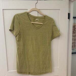 Duluth Trading Co Short Sleeve V-Neck in Green